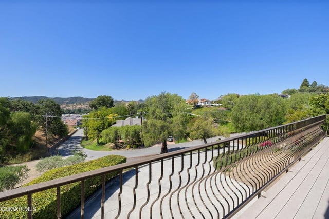 554 Lone Oak Drive, Thousand Oaks, CA 91362 — photo 41 of 73