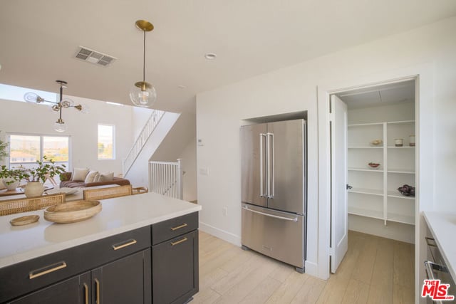 11222 W Victory Boulevard 2, North Hollywood, CA 91606 — photo 20 of 24