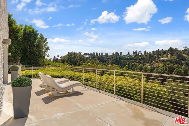 9422 Readcrest Drive, Beverly Hills, CA 90210 — photo 19 of 39