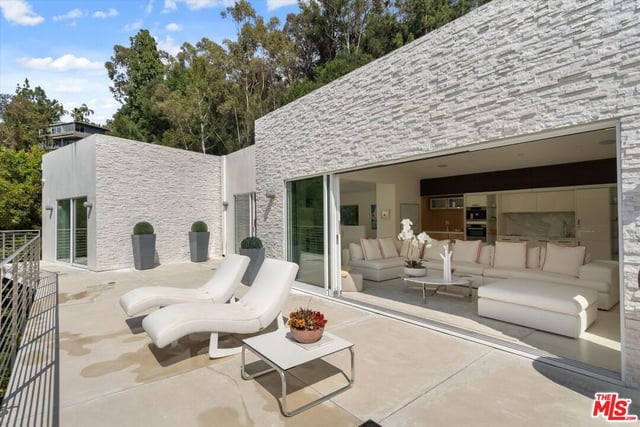 9422 Readcrest Drive, Beverly Hills, CA 90210 — photo 21 of 39