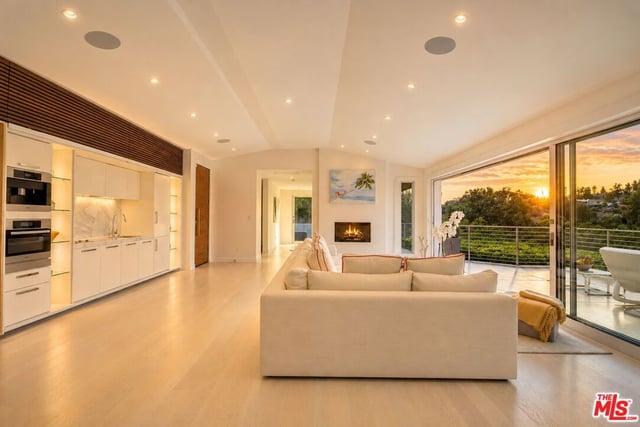 9422 Readcrest Drive, Beverly Hills, CA 90210 — photo 5 of 39