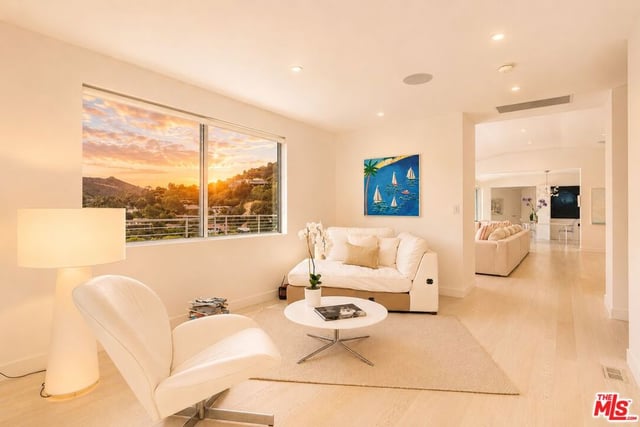 9422 Readcrest Drive, Beverly Hills, CA 90210 — photo 9 of 39