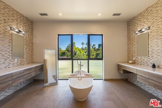 4607 Vanalden Avenue, Tarzana, CA 91356 — photo 11 of 19