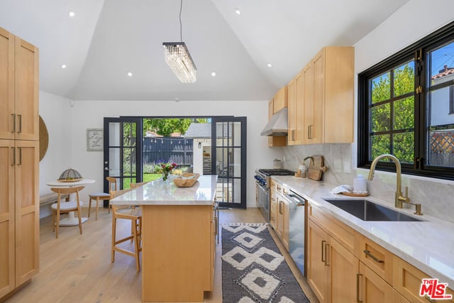 740 N Crescent Heights Boulevard, Los Angeles, CA 90046 — photo 12 of 31