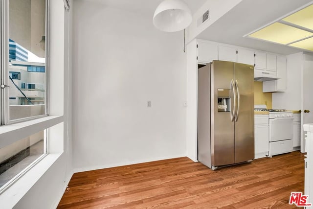 1164 Wellesley Avenue 204, Los Angeles, CA 90049 — photo 13 of 43