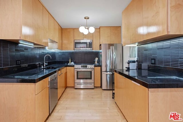 705 Westmount Drive 209, West Hollywood, CA 90069 — photo 5 of 18