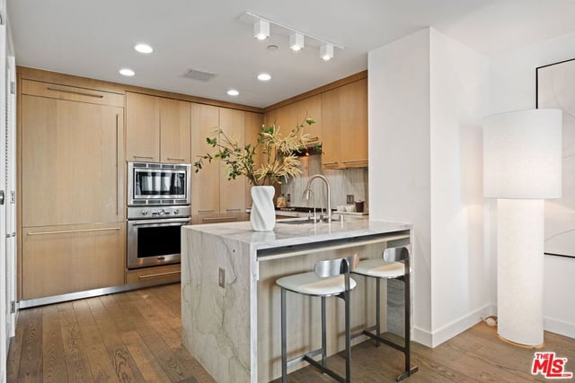 1755 Ocean Ave 805, Santa Monica, CA 90401 — photo 5 of 34