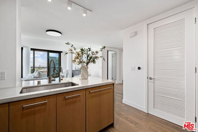 1755 Ocean Ave 805, Santa Monica, CA 90401 — photo 6 of 34