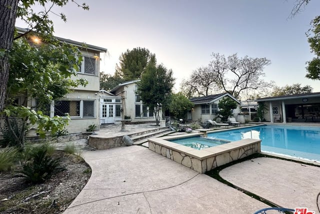 5250 Louise Avenue, Encino, CA 91316 — photo 2 of 12