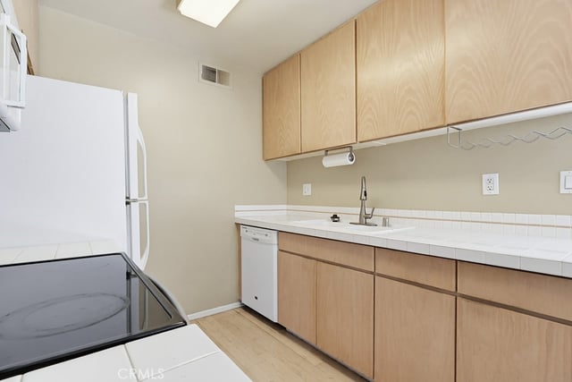 6028 Bixby Village Drive 96, Long Beach, CA 90803 — photo 18 of 60