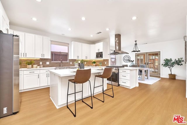 646 N Sierra Bonita Avenue, Los Angeles, CA 90036 — photo 13 of 73