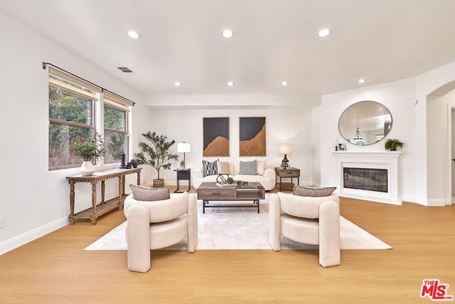 646 N Sierra Bonita Avenue, Los Angeles, CA 90036 — photo 3 of 73