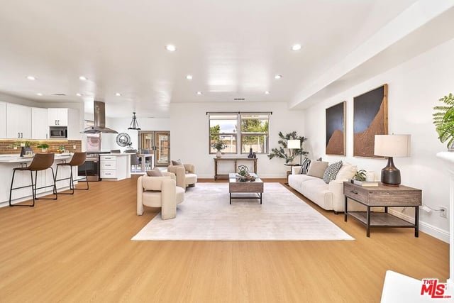 646 N Sierra Bonita Avenue, Los Angeles, CA 90036 — photo 4 of 73