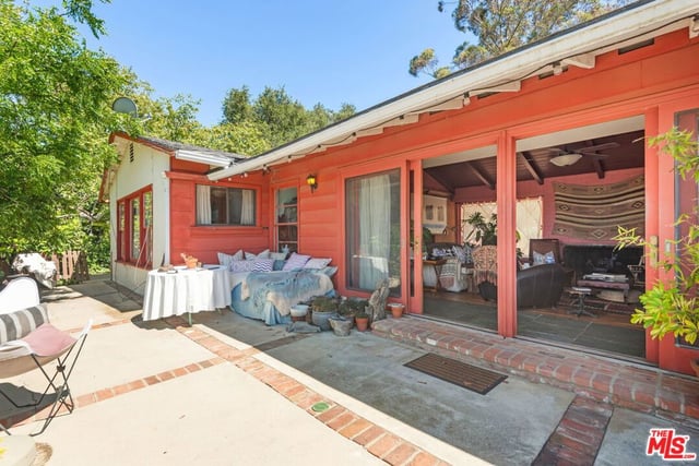 15739 Mulholland Place, Los Angeles, CA 90049 — photo 33 of 48