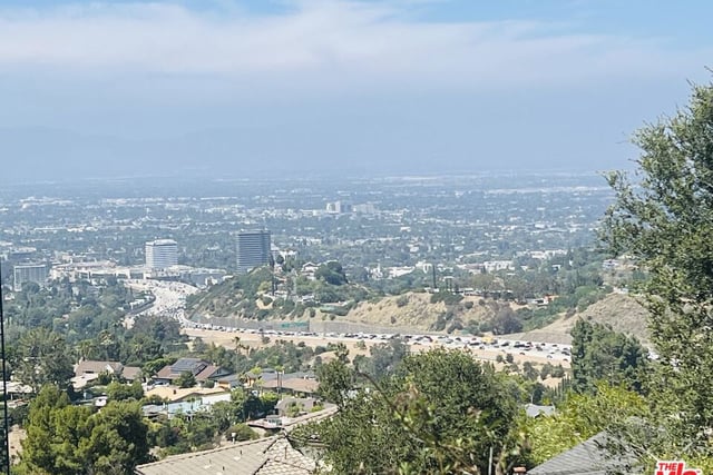 15739 Mulholland Place, Los Angeles, CA 90049 — photo 4 of 48