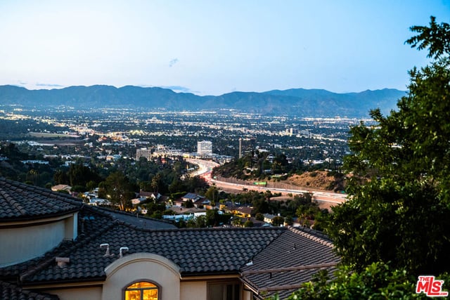15739 Mulholland Place, Los Angeles, CA 90049 — photo 45 of 48