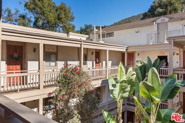 3480 Barham Boulevard 306, Los Angeles, CA 90068 — photo 7 of 17