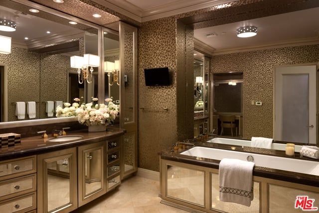 225 N Canon Drive 7D, Beverly Hills, CA 90210 — photo 11 of 39