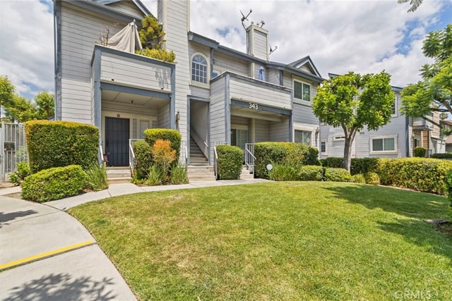 343 W Central J, Monrovia, CA 91016 — photo 2 of 24