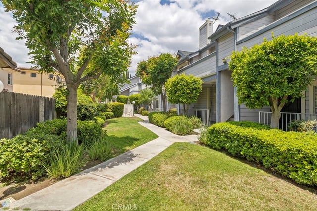 343 W Central J, Monrovia, CA 91016 — photo 5 of 24