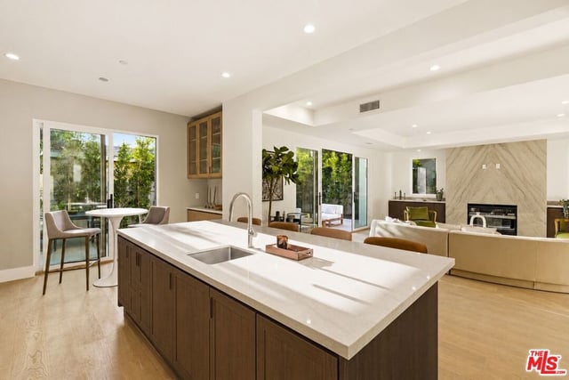 4423 Noble Avenue, Sherman Oaks, CA 91403 — photo 10 of 55