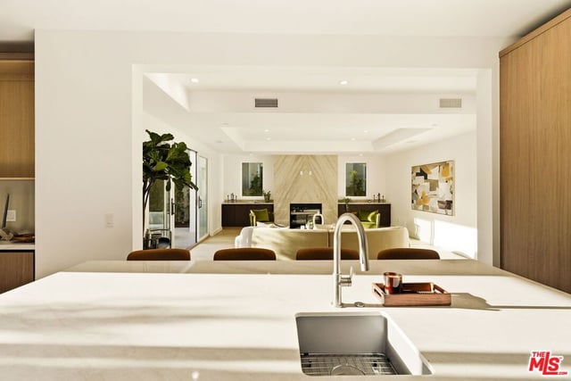 4423 Noble Avenue, Sherman Oaks, CA 91403 — photo 14 of 55