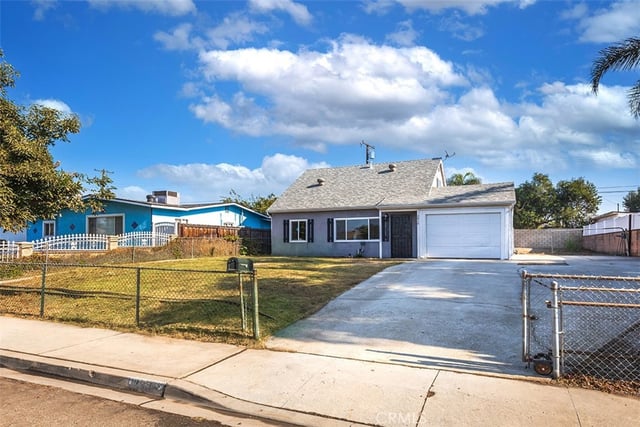 2416 Stanford Avenue, Pomona, CA 91766 — photo 4 of 35