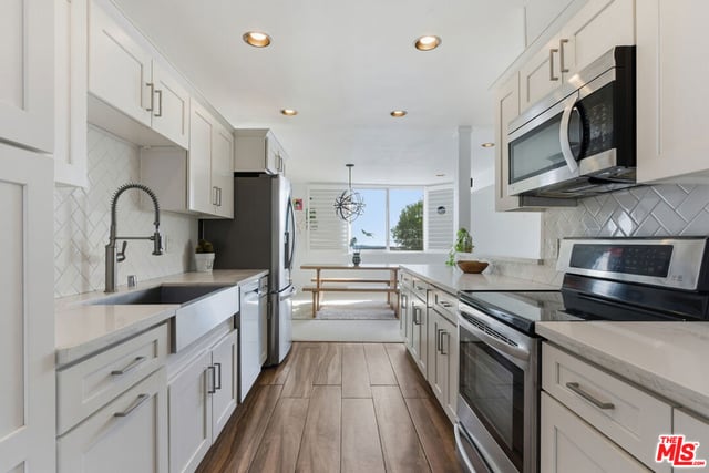 2385 Roscomare Road E17, Los Angeles, CA 90077 — photo 9 of 32