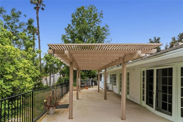 975 Valley Vista Drive, Camarillo, CA 93010 — photo 33 of 41