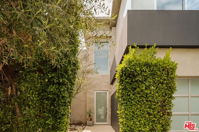 721 N Vista Street, Los Angeles, CA 90046 — photo 2 of 28