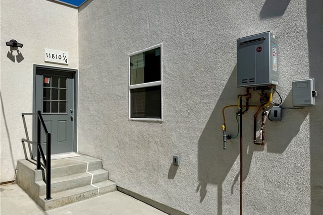 11810 S Figueroa S, Los Angeles, CA 90061 — photo 3 of 41