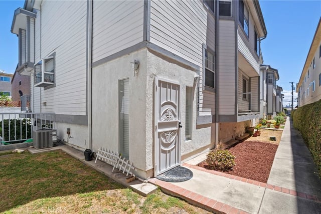 13729 Doty, Hawthorne, CA 90250 — photo 23 of 29