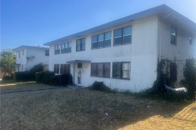 7606 1/4 Crenshaw Boulevard, Los Angeles, CA 90043 — photo 4 of 34