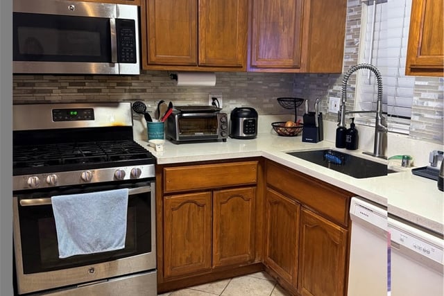 3425 Adriatic Avenue, Long Beach, CA 90810 — photo 10 of 13