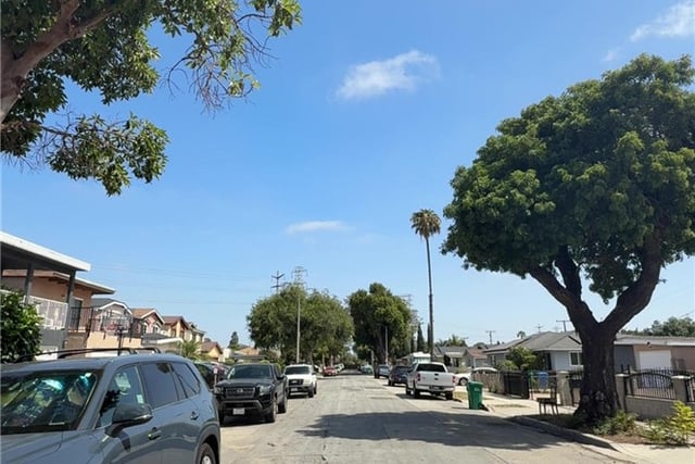3425 Adriatic Avenue, Long Beach, CA 90810 — photo 3 of 13