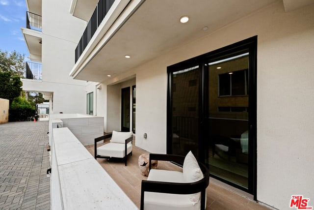 505 S Barrington Avenue 208, Los Angeles, CA 90049 — photo 12 of 36