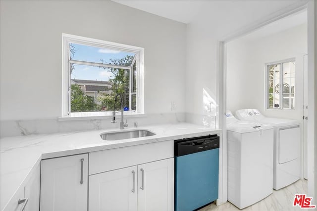 1185 S Tremaine Avenue, Los Angeles, CA 90019 — photo 20 of 60