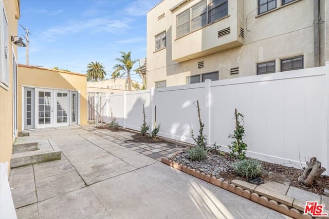 1185 S Tremaine Avenue, Los Angeles, CA 90019 — photo 25 of 60