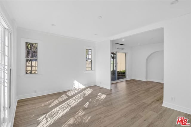 1185 S Tremaine Avenue, Los Angeles, CA 90019 — photo 29 of 60