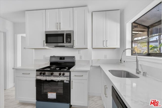 1185 S Tremaine Avenue, Los Angeles, CA 90019 — photo 39 of 60