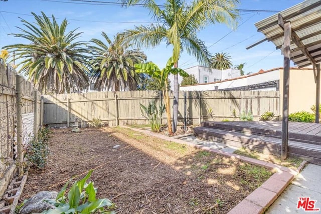1185 S Tremaine Avenue, Los Angeles, CA 90019 — photo 45 of 60