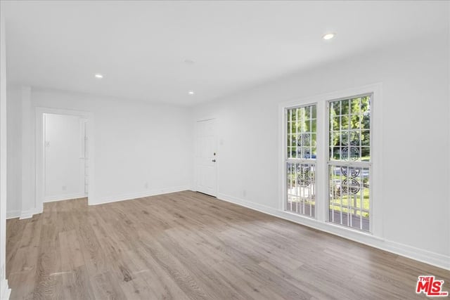 1185 S Tremaine Avenue, Los Angeles, CA 90019 — photo 9 of 60