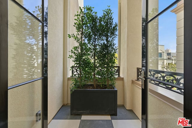 10124 Empyrean Way 203, Los Angeles, CA 90067 — photo 18 of 37