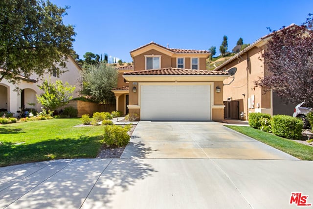 19850 Holly Drive, Santa Clarita, CA 91350 — photo 7 of 41