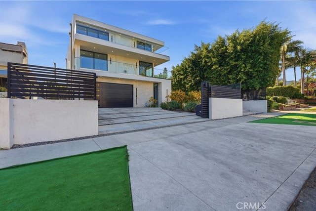 813 N Genesee Avenue, Los Angeles, CA 90046 — photo 3 of 40