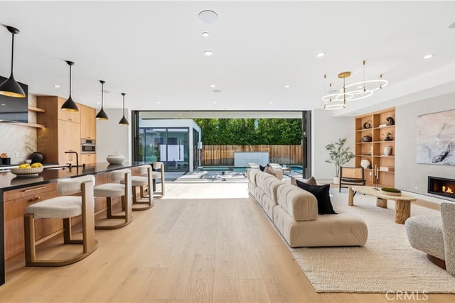 813 N Genesee Avenue, Los Angeles, CA 90046 — photo 8 of 40