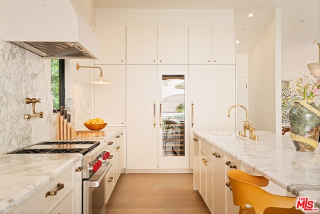 3640 Mandeville Canyon Road, Los Angeles, CA 90049 — photo 10 of 39