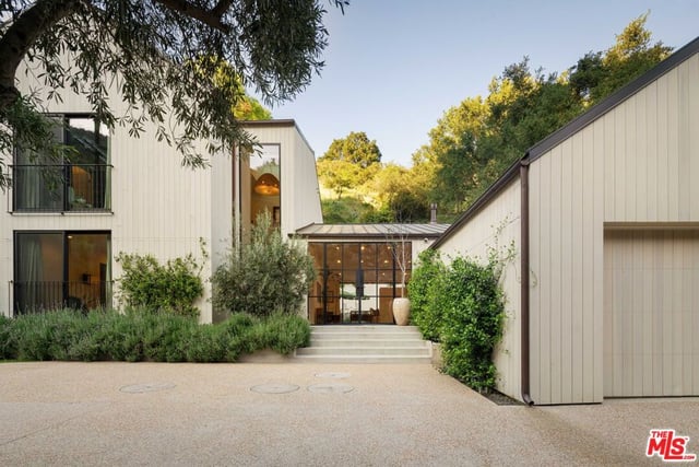 3640 Mandeville Canyon Road, Los Angeles, CA 90049 — photo 2 of 39