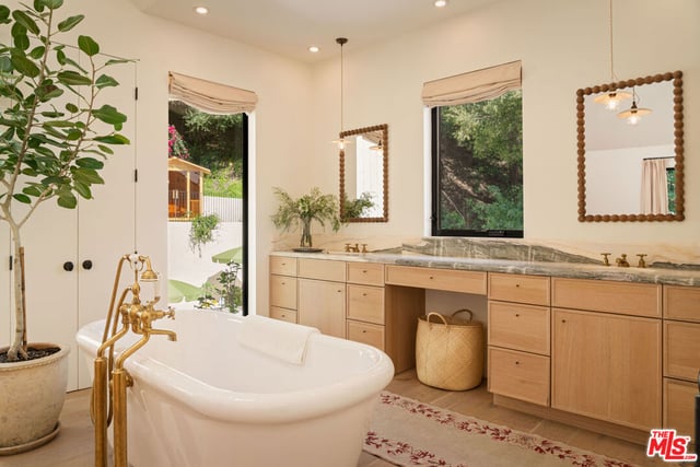 3640 Mandeville Canyon Road, Los Angeles, CA 90049 — photo 22 of 39
