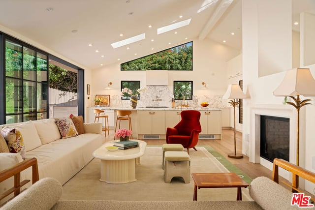 3640 Mandeville Canyon Road, Los Angeles, CA 90049 — photo 6 of 39